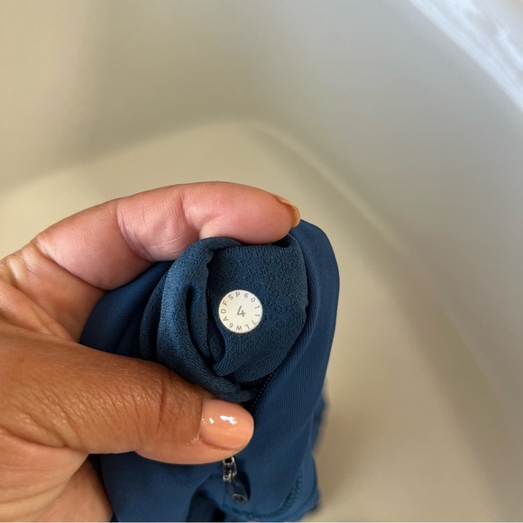 Lululemon Sole Training Crop
Poseidon size 4 - Picture 4 of 4